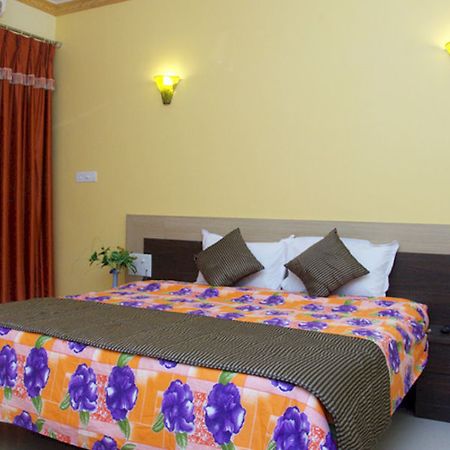 Rbr Suites Calangute Exteriör bild
