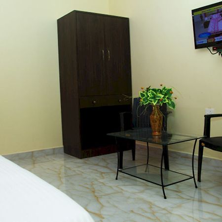 Rbr Suites Calangute Exteriör bild