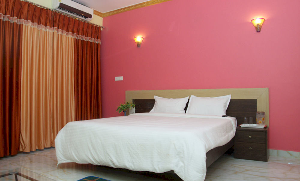 Rbr Suites Calangute Exteriör bild