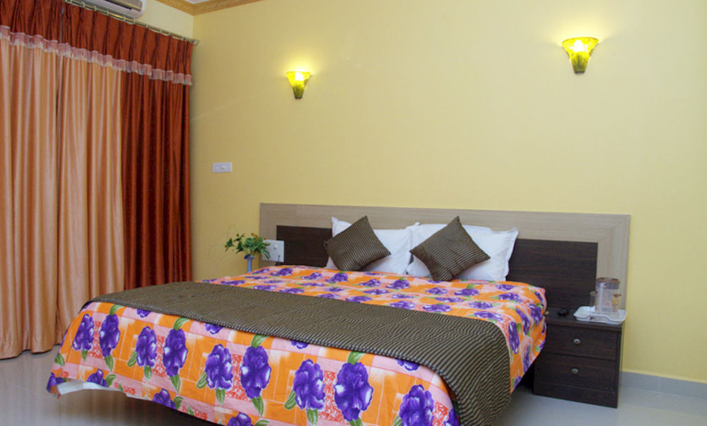 Rbr Suites Calangute Exteriör bild