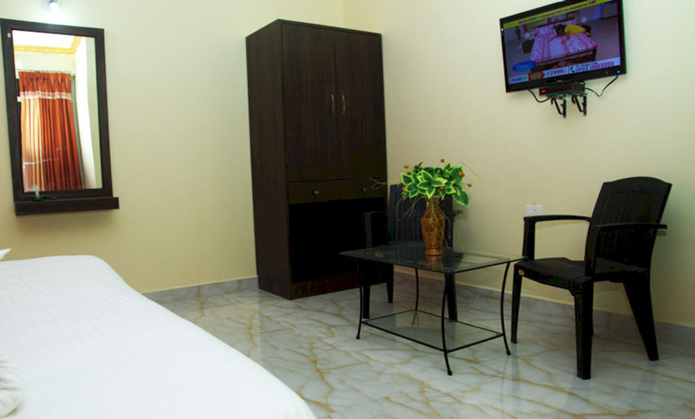 Rbr Suites Calangute Exteriör bild
