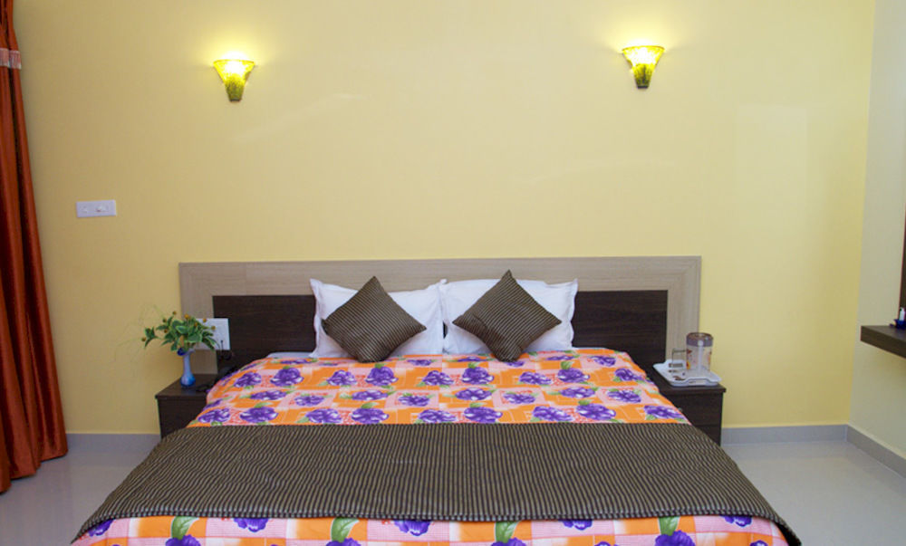 Rbr Suites Calangute Exteriör bild