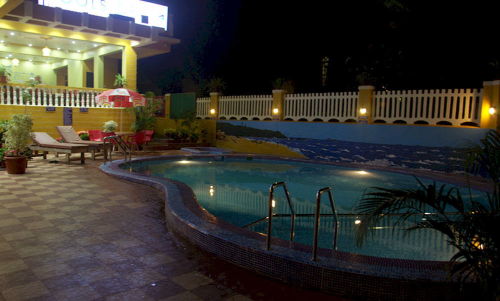 Rbr Suites Calangute Exteriör bild