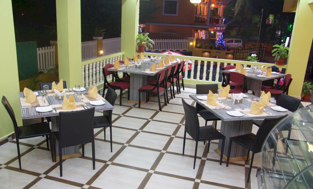 Rbr Suites Calangute Exteriör bild