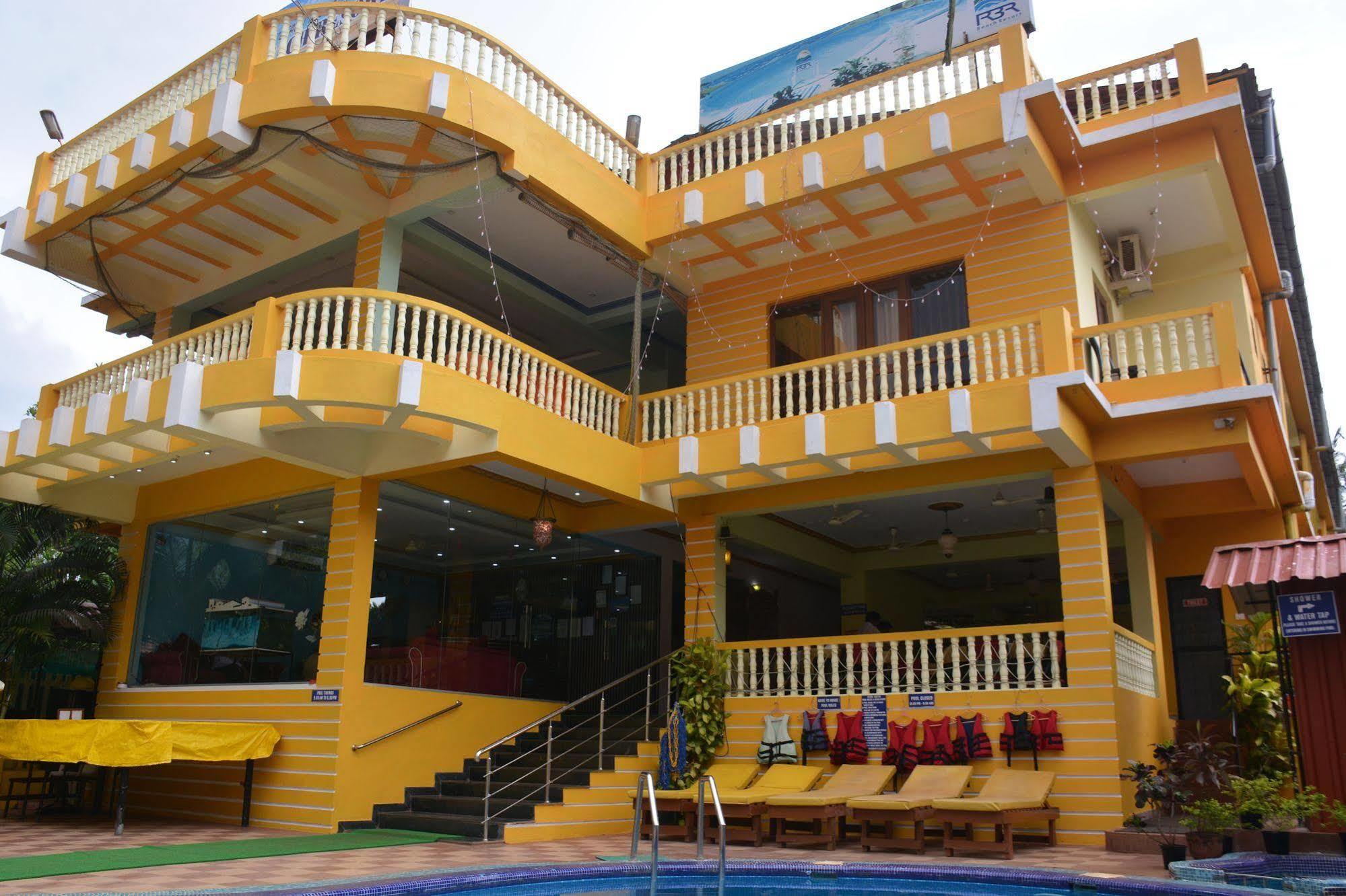 Rbr Suites Calangute Exteriör bild