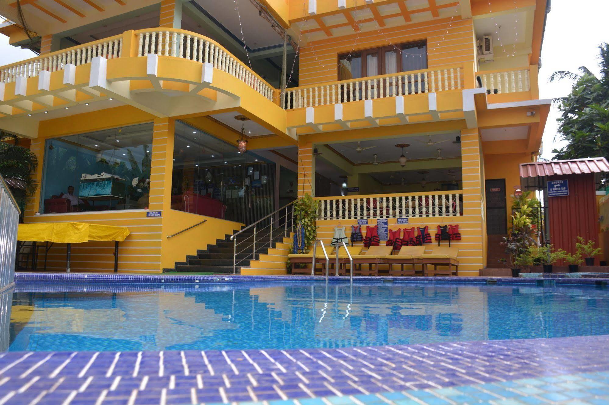 Rbr Suites Calangute Exteriör bild