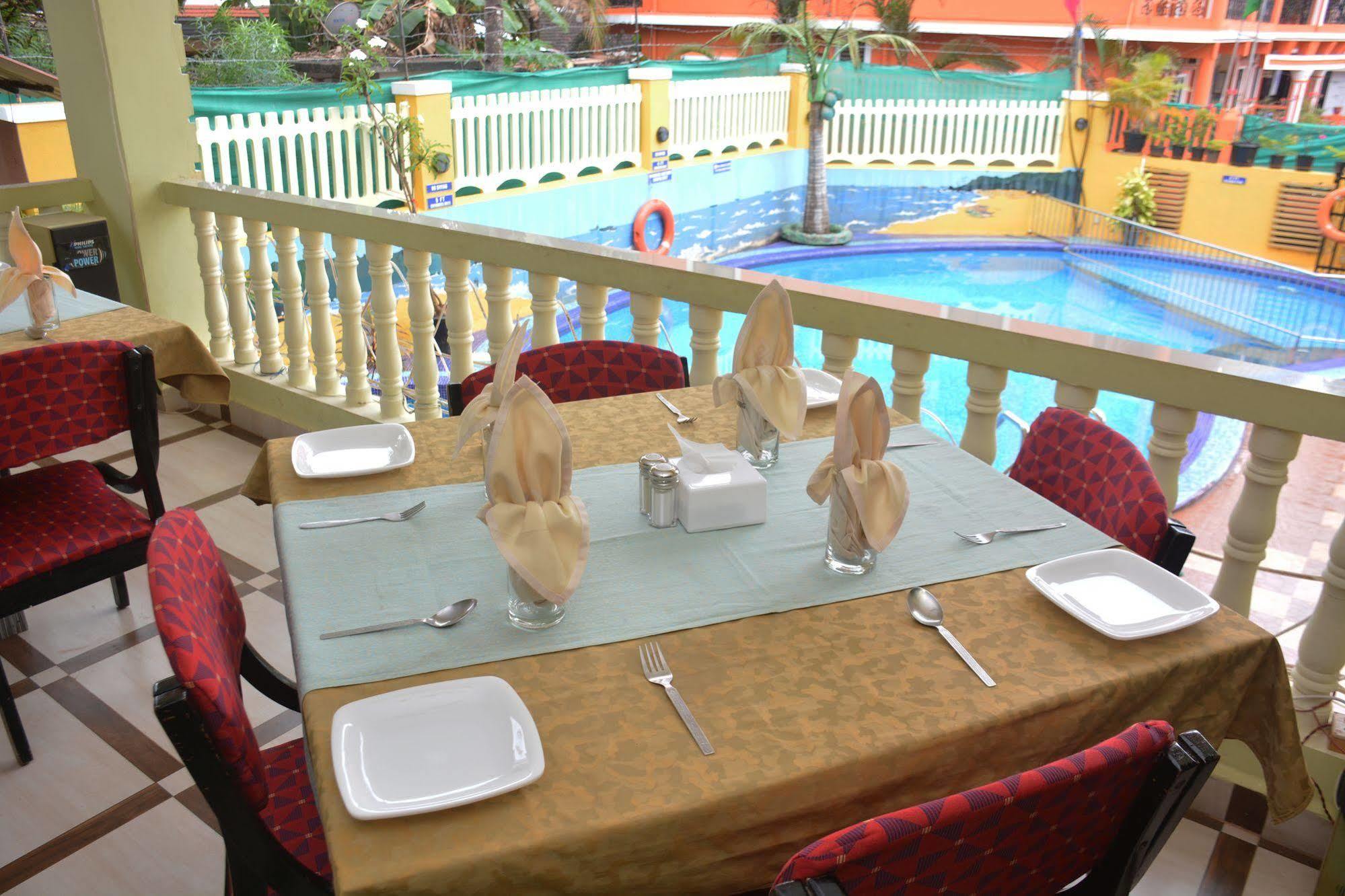 Rbr Suites Calangute Exteriör bild