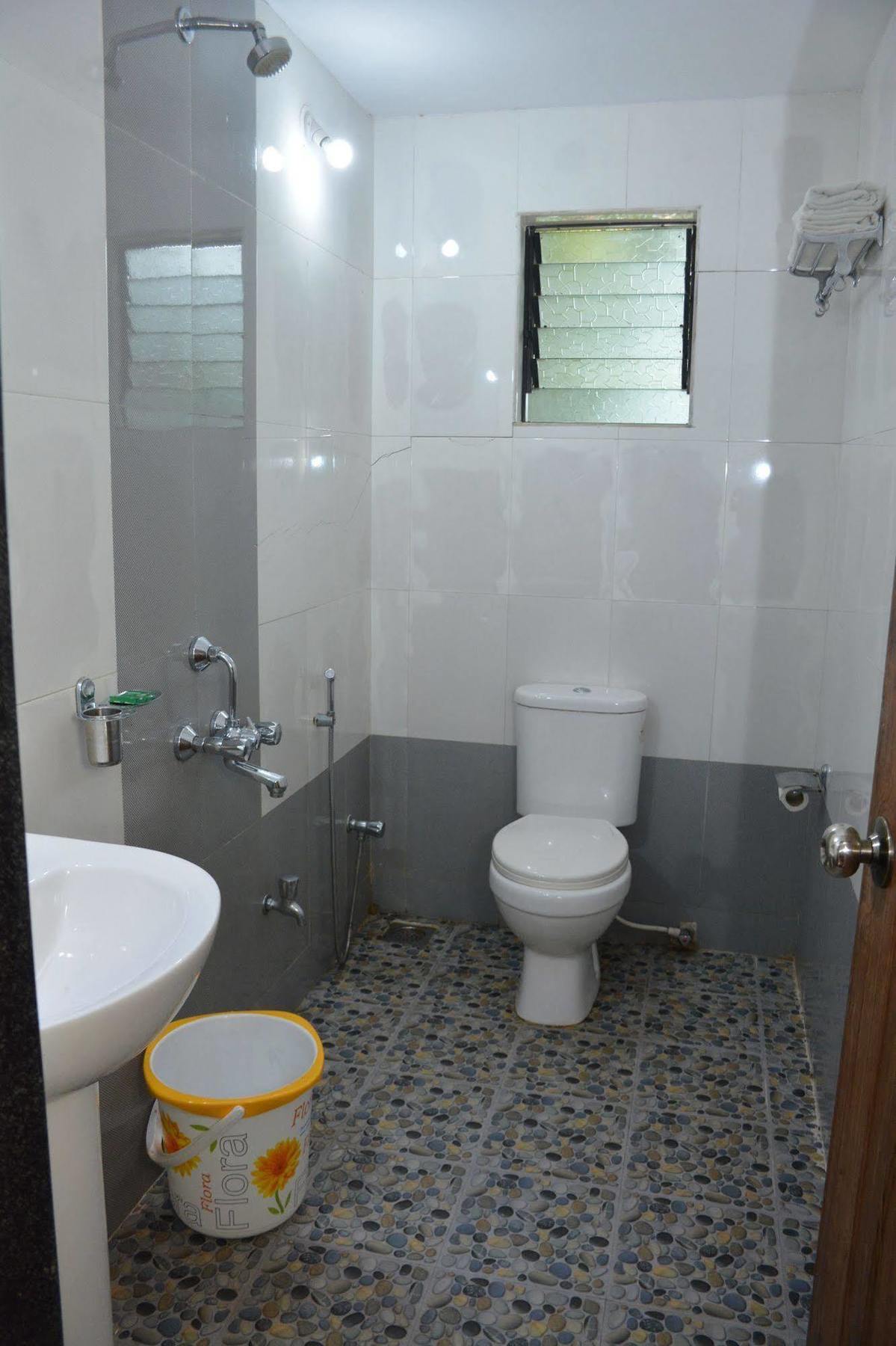 Rbr Suites Calangute Exteriör bild