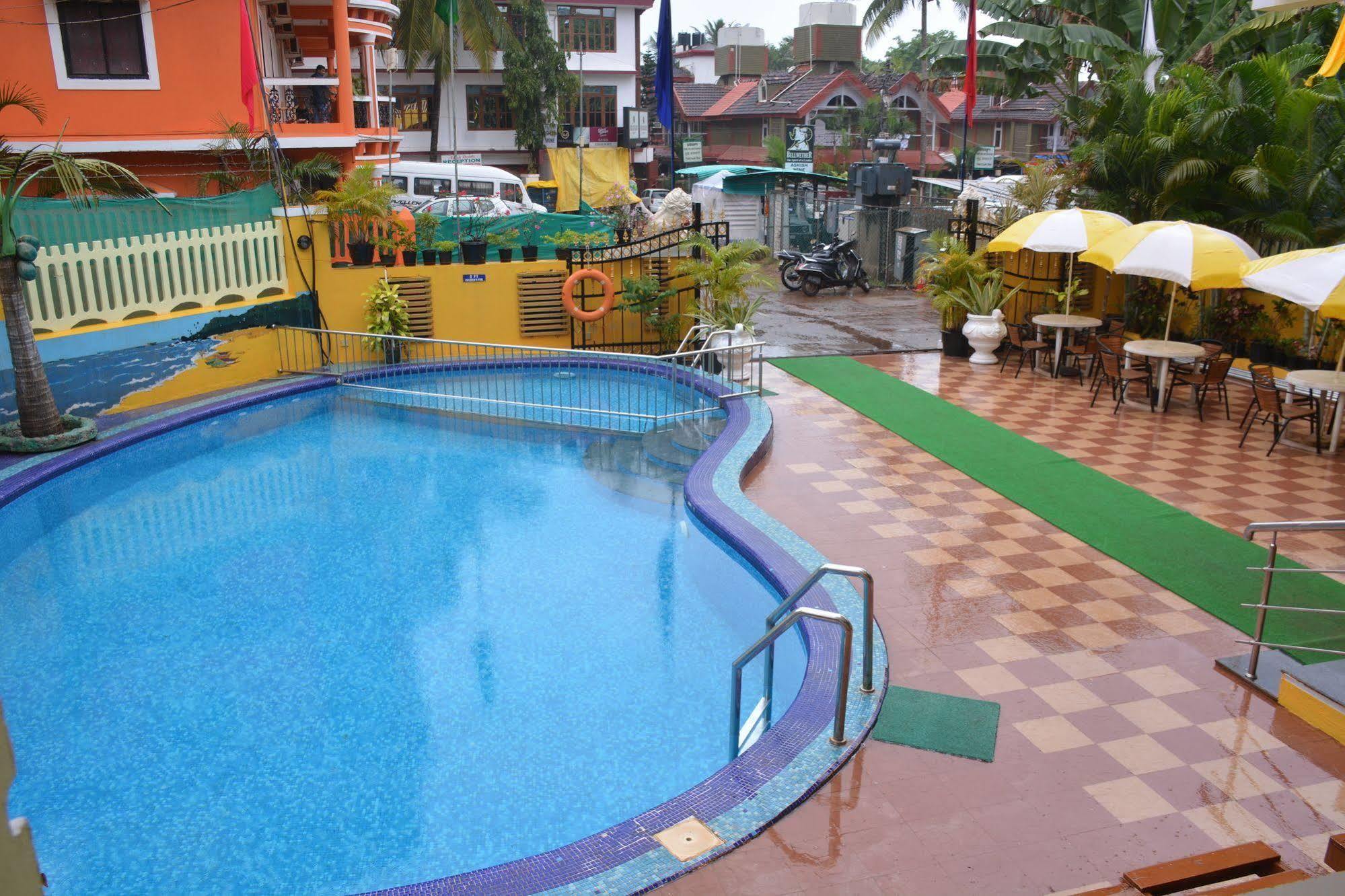 Rbr Suites Calangute Exteriör bild