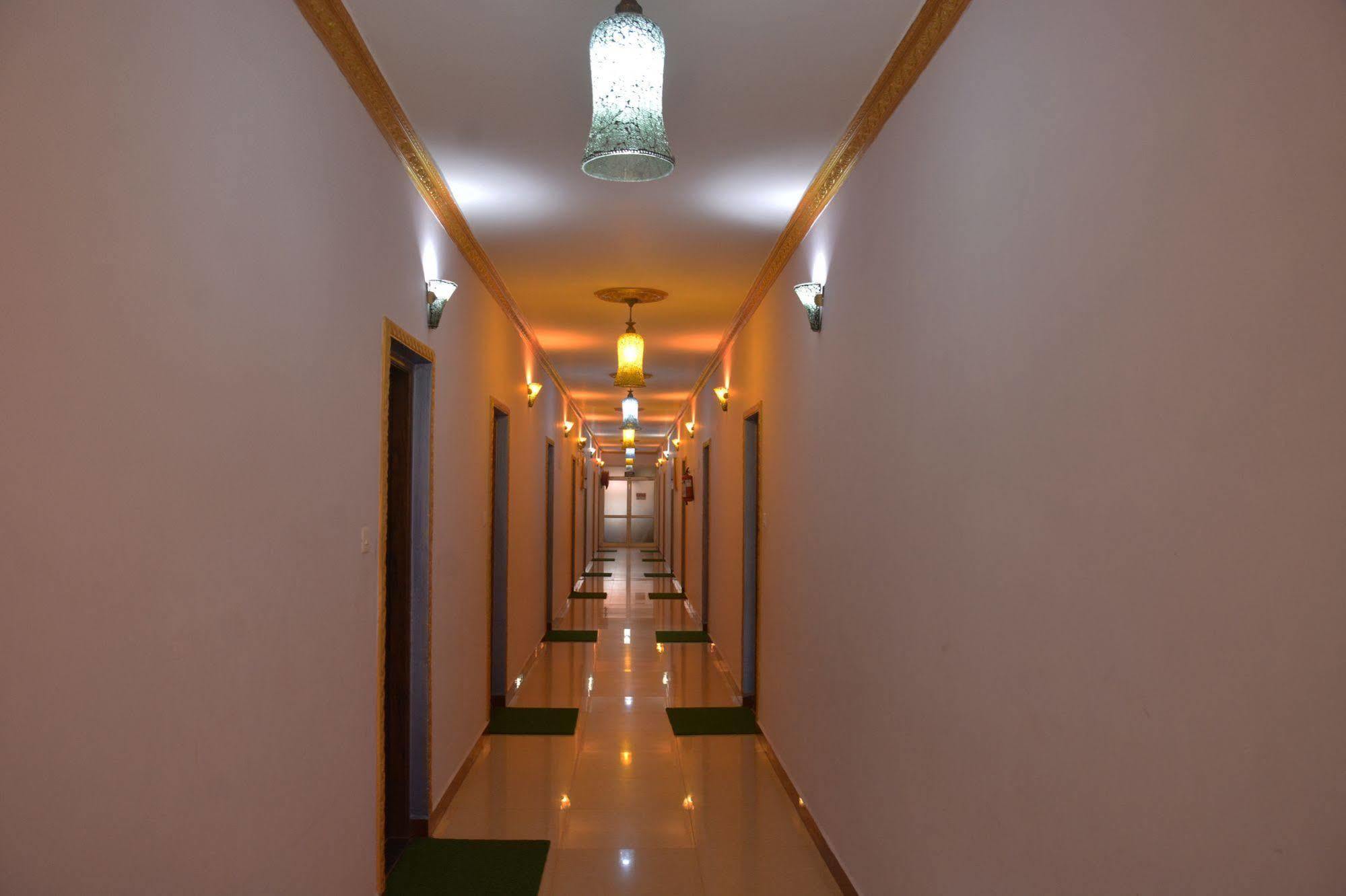 Rbr Suites Calangute Exteriör bild