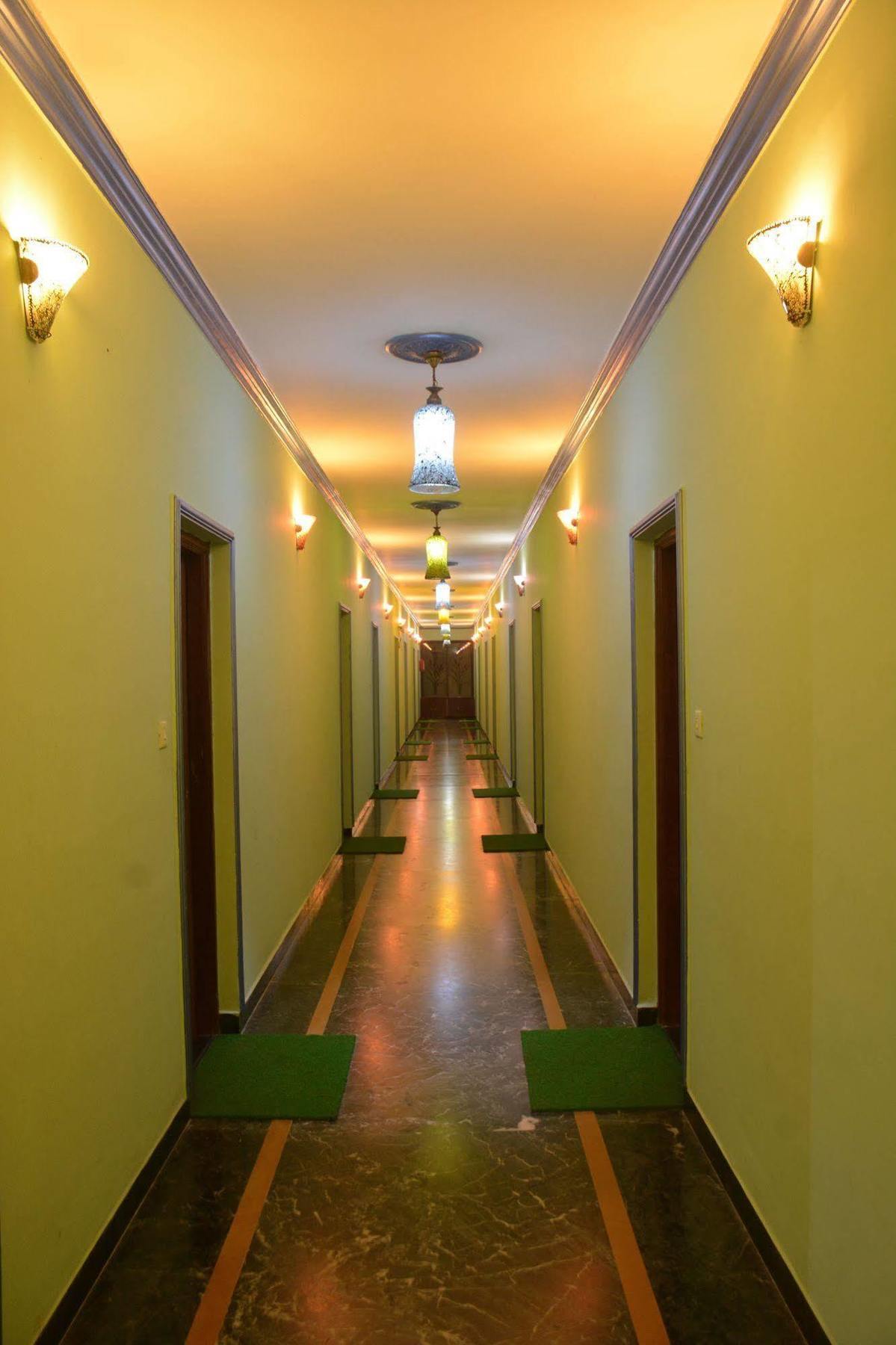 Rbr Suites Calangute Exteriör bild