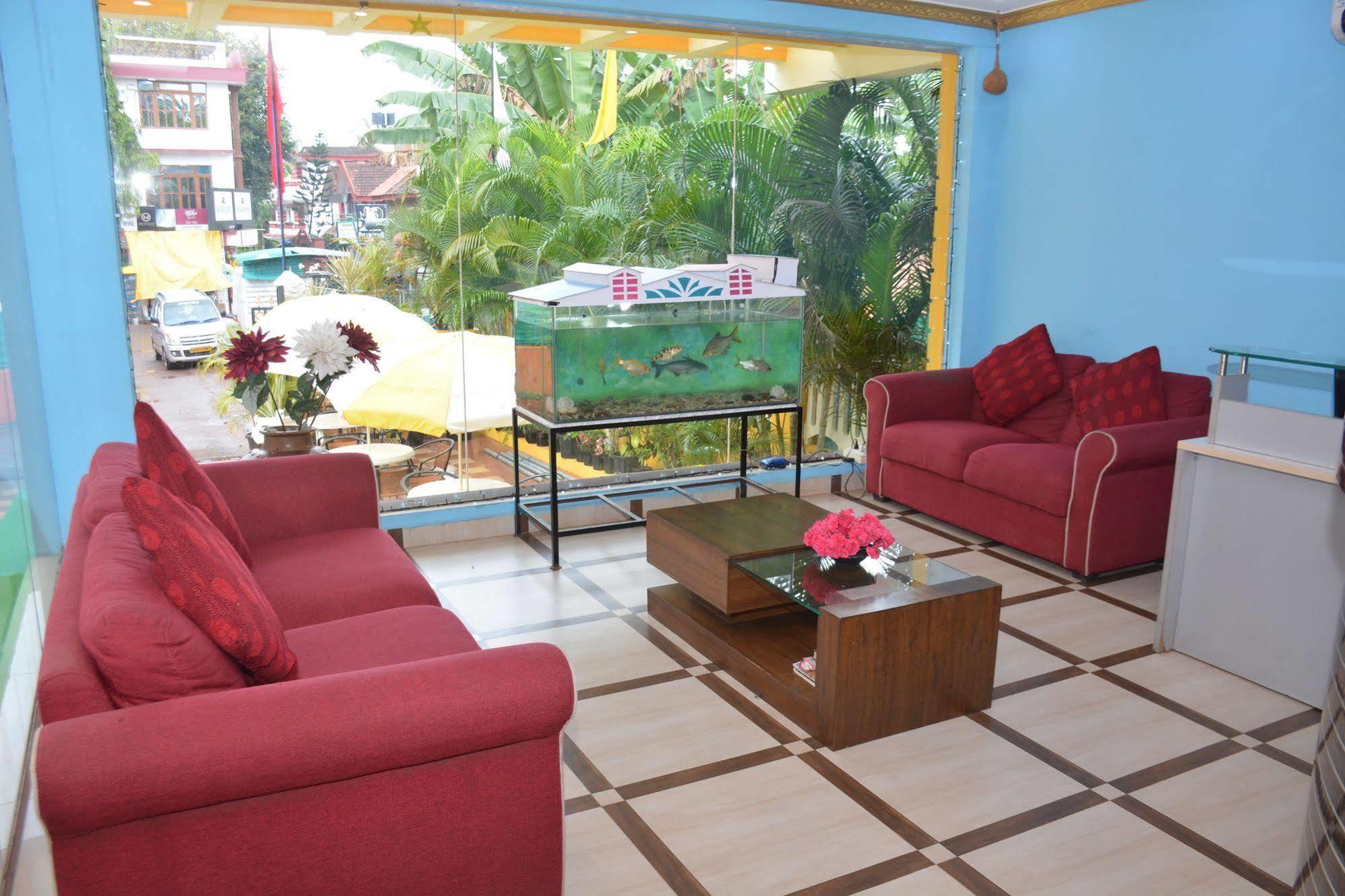 Rbr Suites Calangute Exteriör bild
